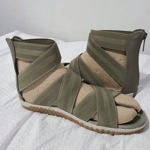 Sorel Out N About Plus Strap in Sage. Worn twice, in excellent condition.